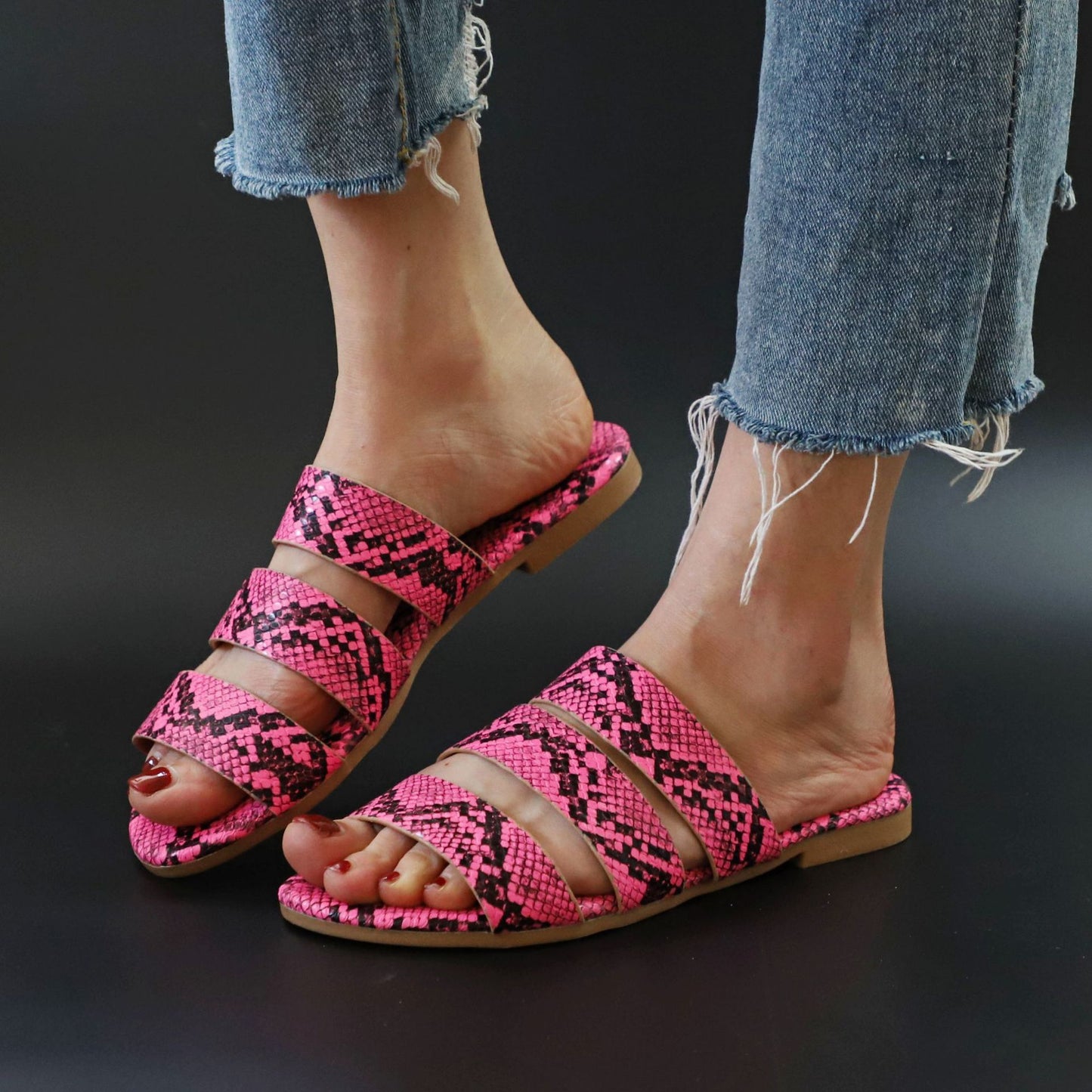 Flat slippers snakeskin slippers