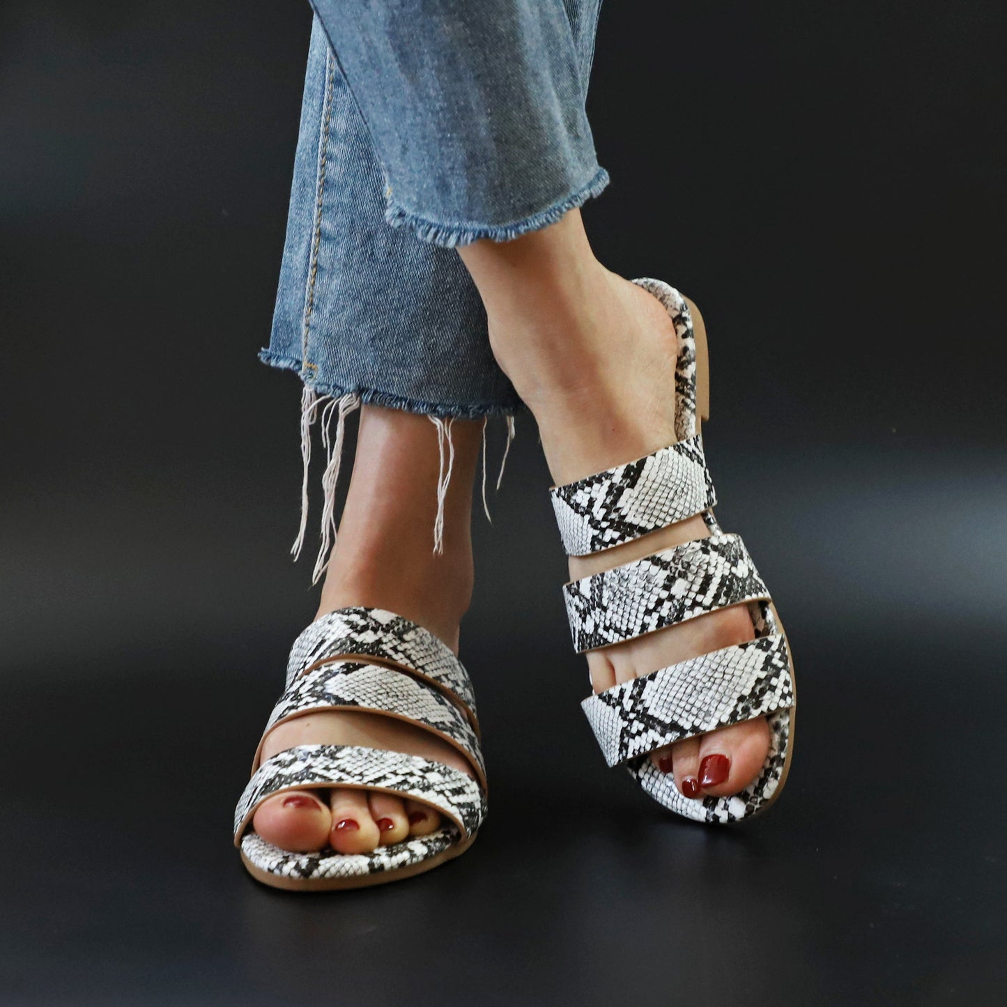 Flat slippers snakeskin slippers