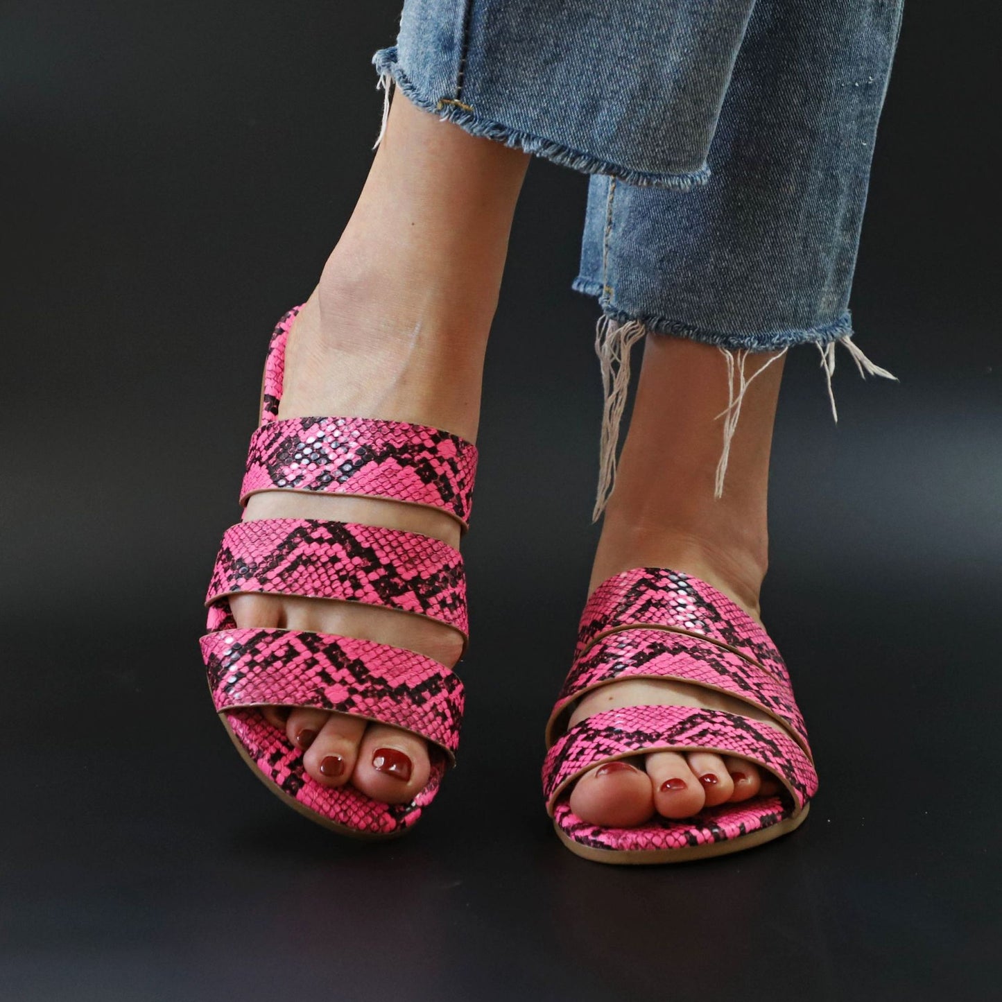 Flat slippers snakeskin slippers