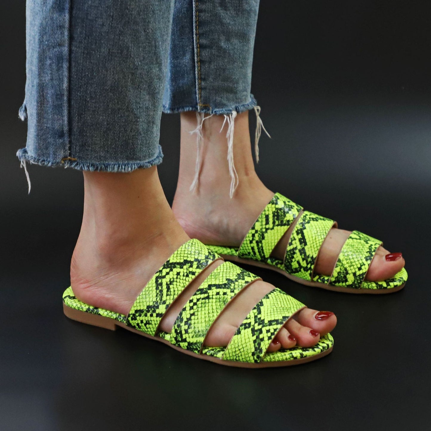 Flat slippers snakeskin slippers