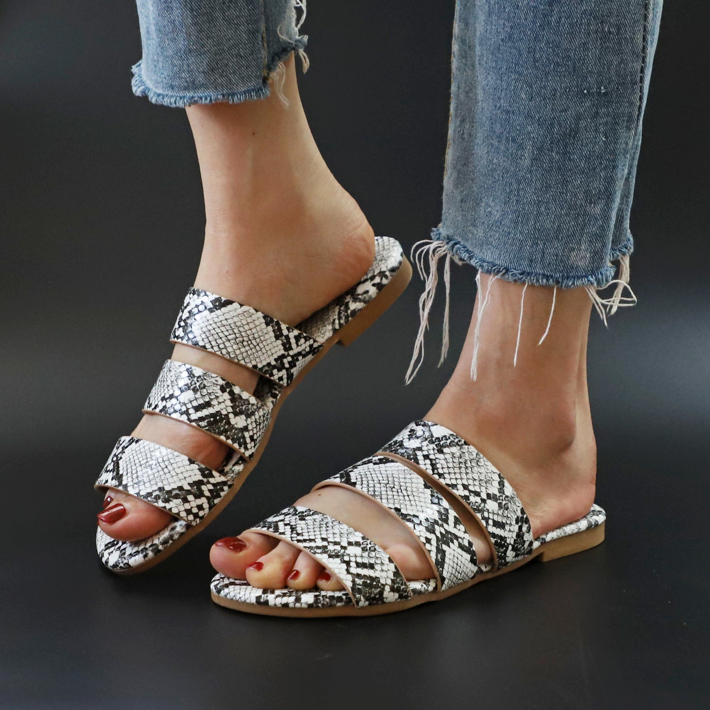Flat slippers snakeskin slippers