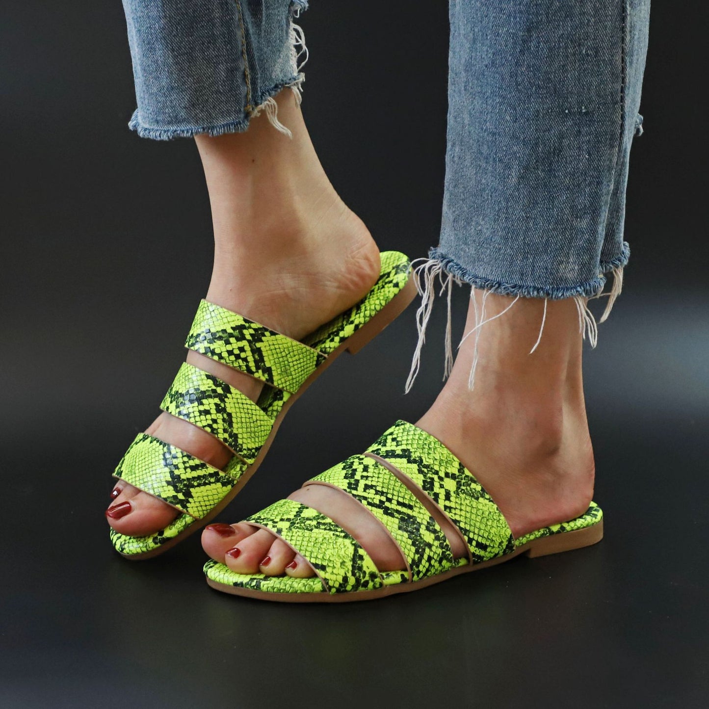 Flat slippers snakeskin slippers