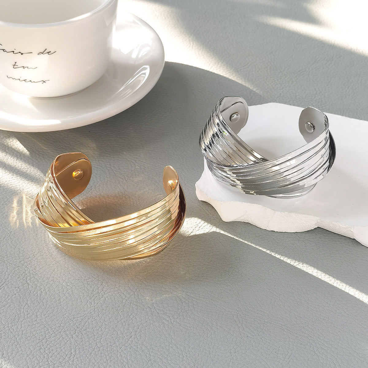 High Profile Fashion Design Linear Glossy Bracelet Hollow Out - sumet.shop