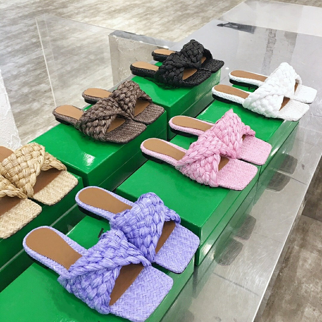 Women's Woven Flat-bottomed Sandals And Slippers