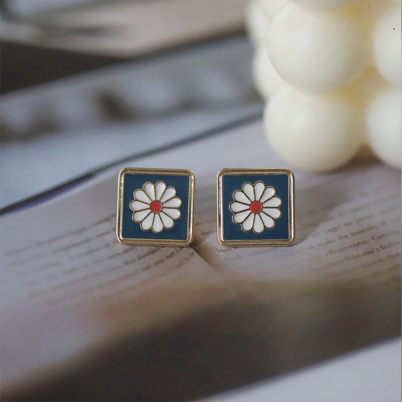 Daisy Fashion Stud Earrings