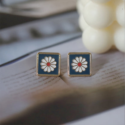 Daisy Fashion Stud Earrings