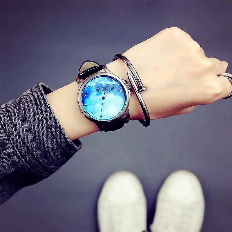 Casual Female Watch Fashion Minimalist Women Quartz Wristwatches Starry Sky Moon Pattern Design Unique Ladies Casual Watch Female Exquisite Watches