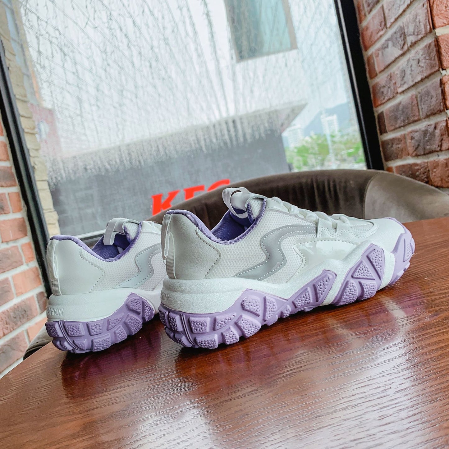 Women's casual sports shoes