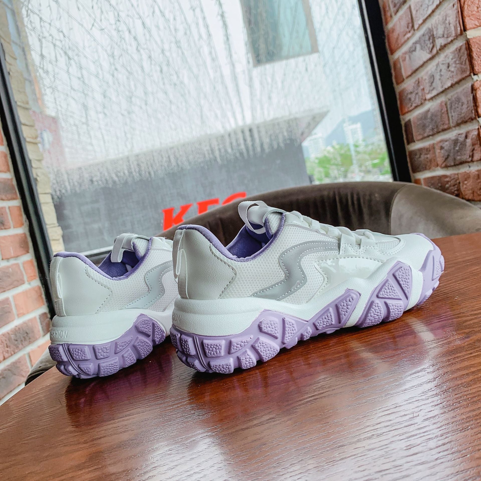 Women's casual sports shoes