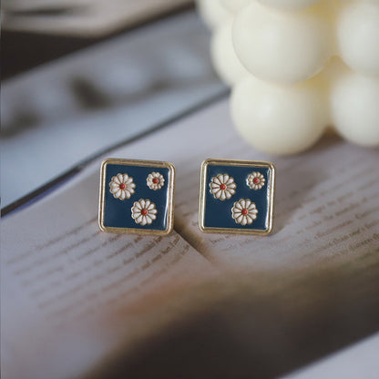 Daisy Fashion Stud Earrings