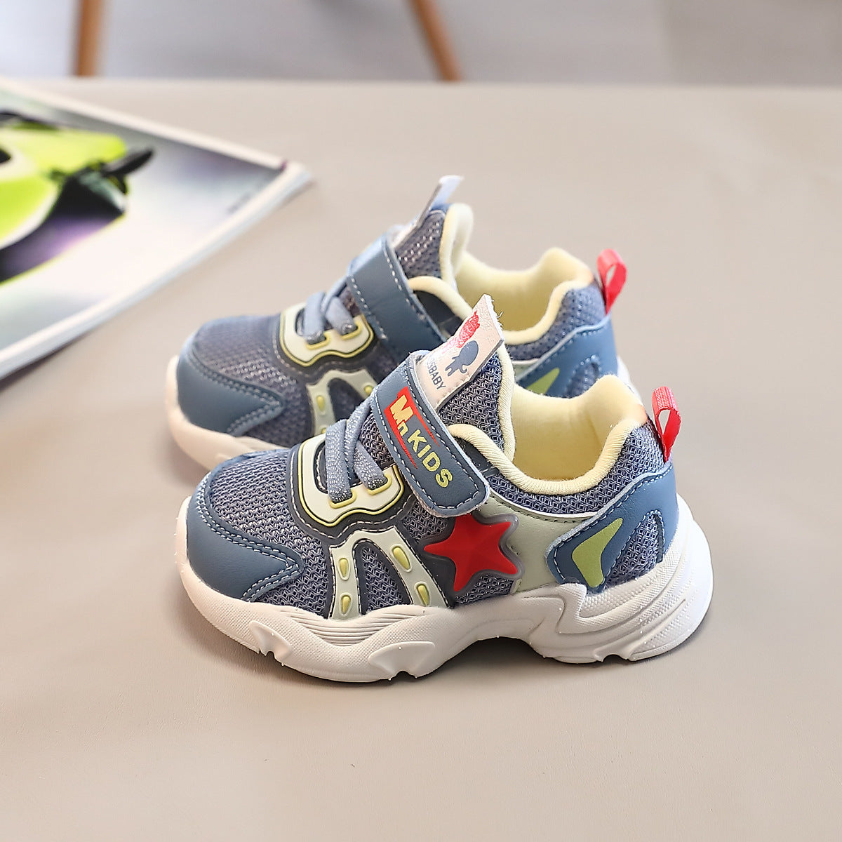 Children's Sneakers Soft-soled Sneakers Are Light And Fashionable For Kids