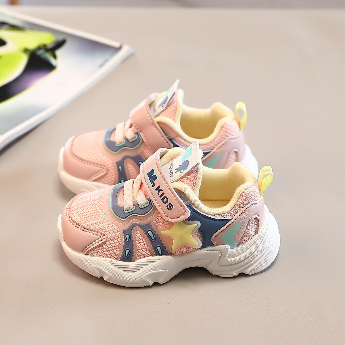 Children's Sneakers Soft-soled Sneakers Are Light And Fashionable For Kids