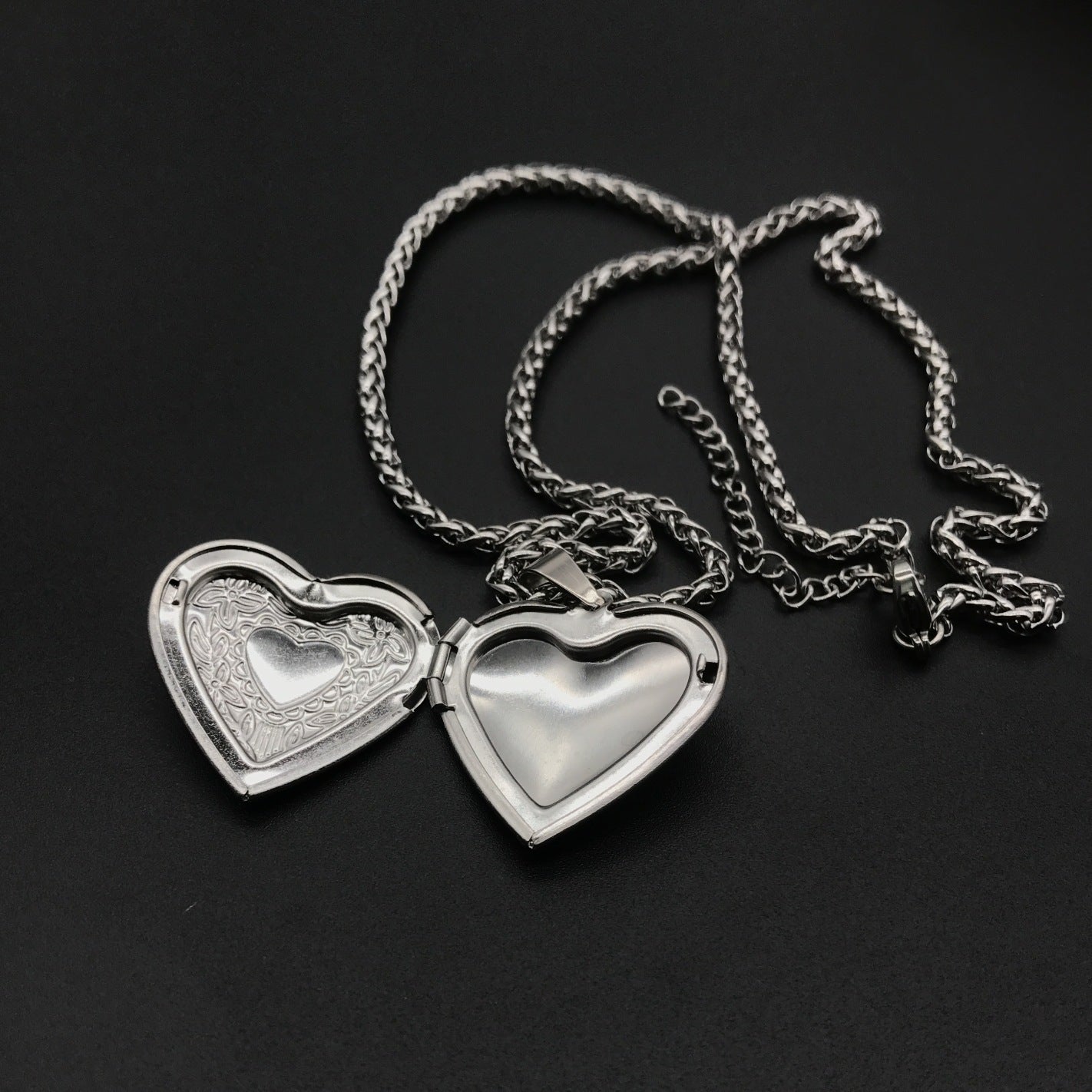 Women's Pattern Heart-shaped Photo Box Pendant Necklace